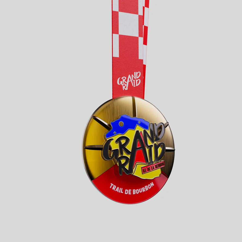 médaille en métal or avec émaillage couleur 