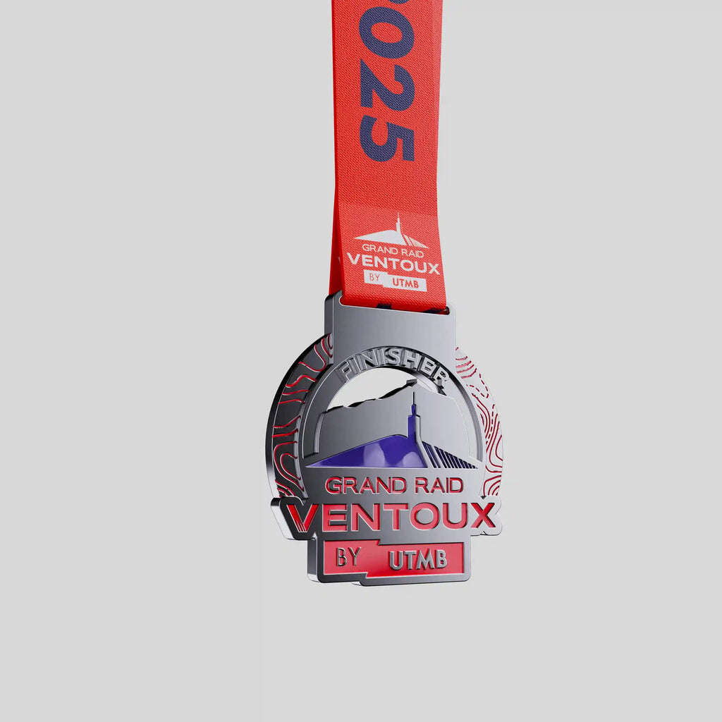 Médaille en métal Grand Raid du Ventoux, ajourée et émaillage couleur