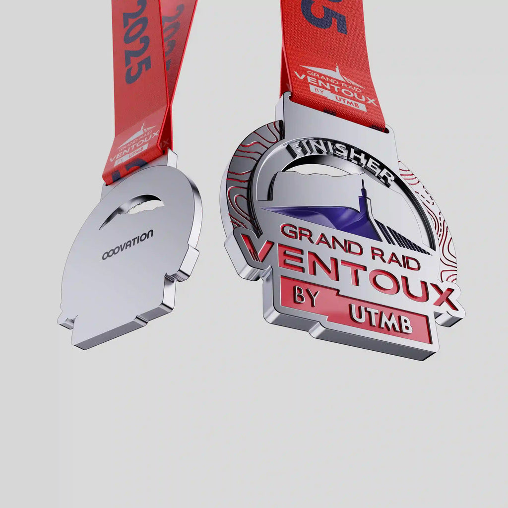 Médaille en métal Grand Raid du Ventoux, ajourée et émaillage couleur