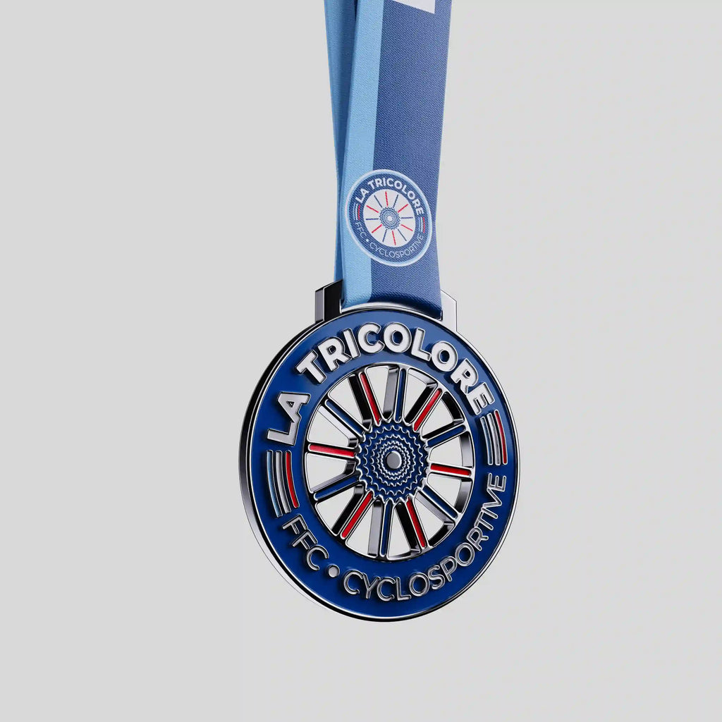 médaille en argent avec émaillage tricolore en forme de roue de vélo