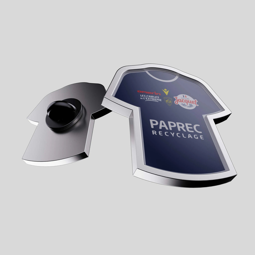 pin's en argent en forme de maillot avec émaillage bleu
