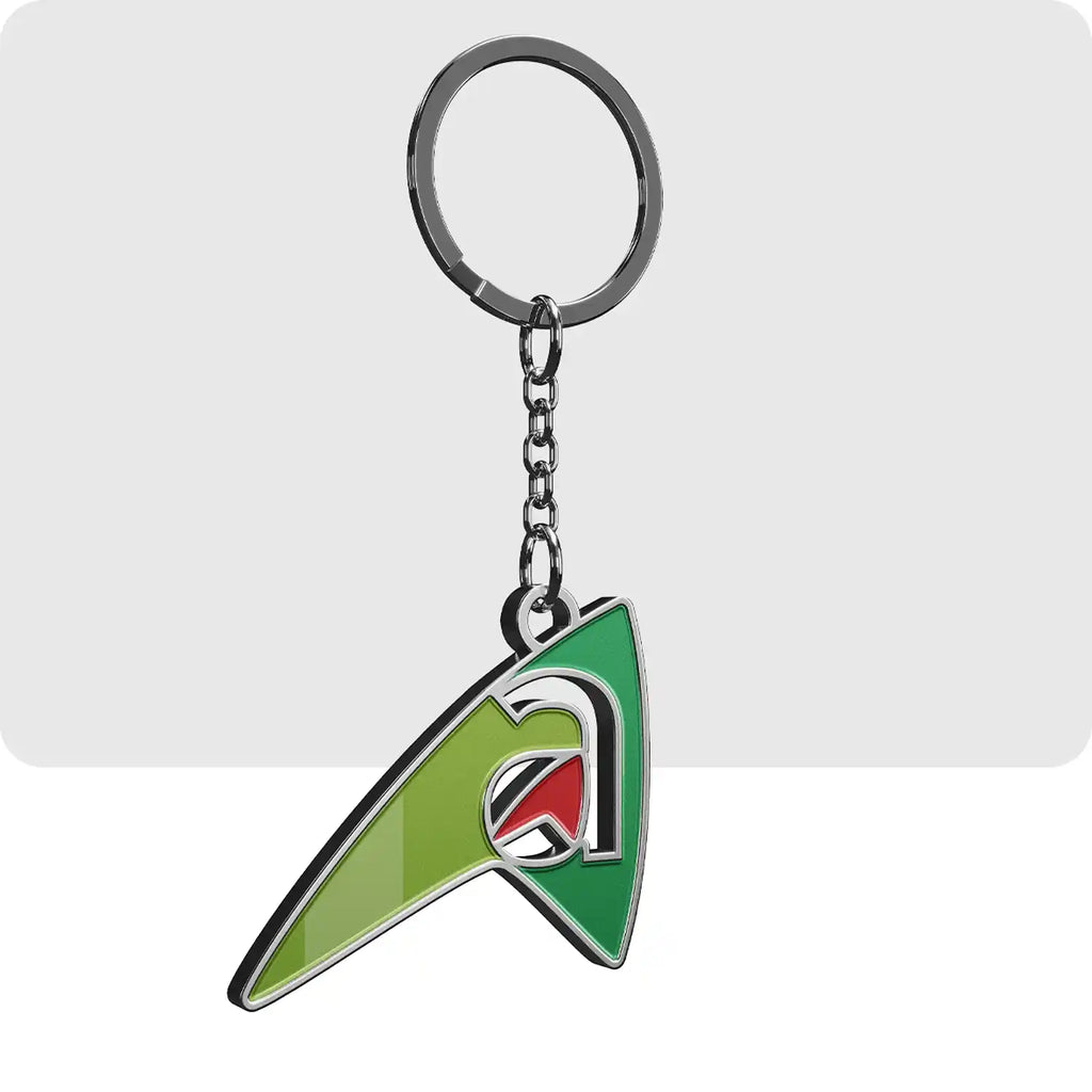 Porte clé gravé de couleur vert foncé et clair, rouge et argenté avec une forme moderne. 