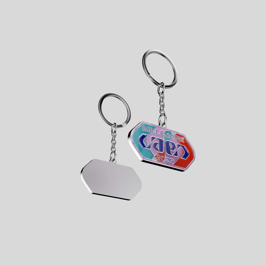 porte clé en métal avec émaillage couleur multicolore