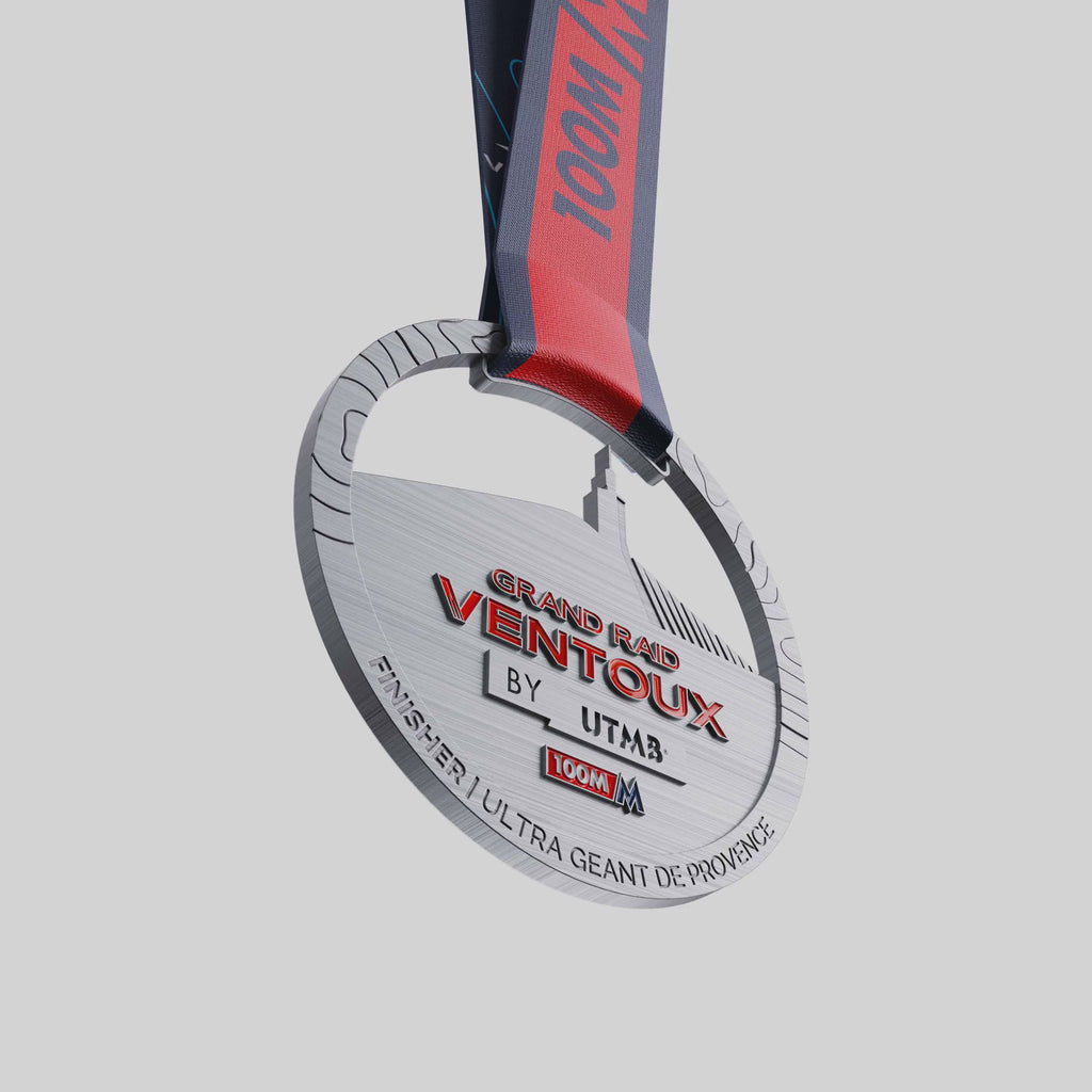 Médaille du grand raid du ventoux by utmb en argent qui tourne