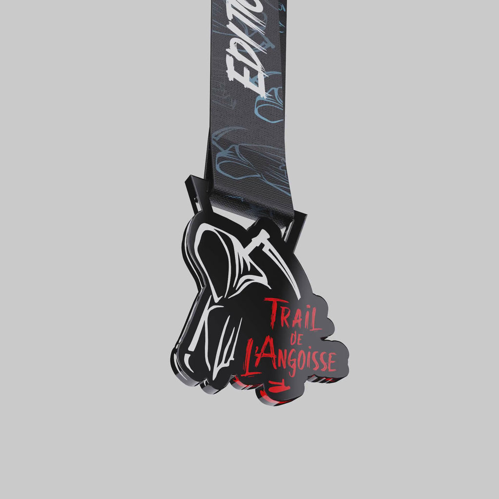 vidéo de la médaille du trail de l'angoisse, noire et rouge