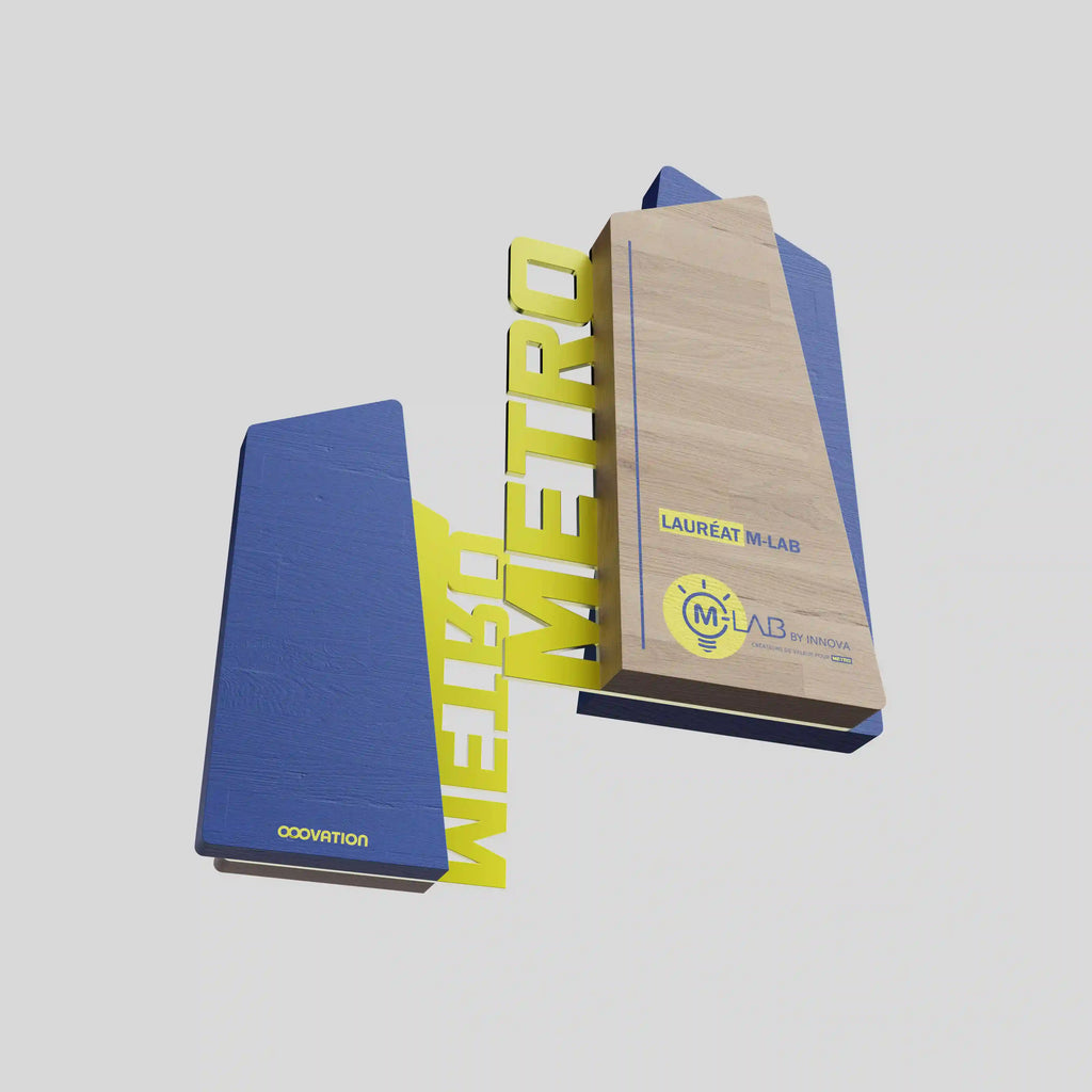 trophée en bois et métal jaune et bleu pour metro