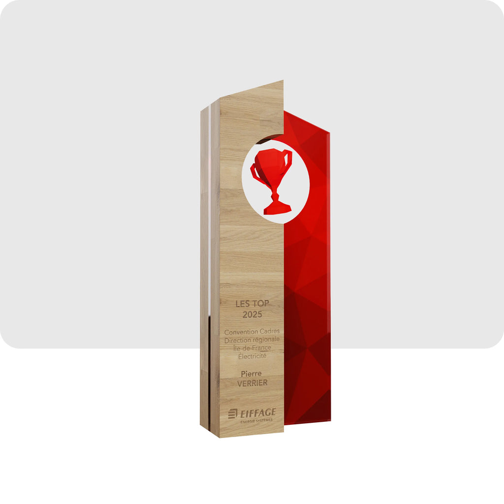 trophée bois et plexiglass rouge